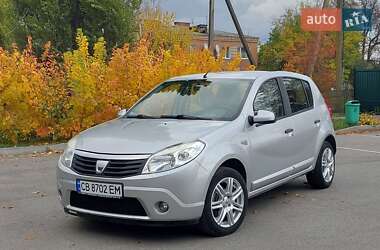 Хэтчбек Dacia Sandero 2010 в Соснице