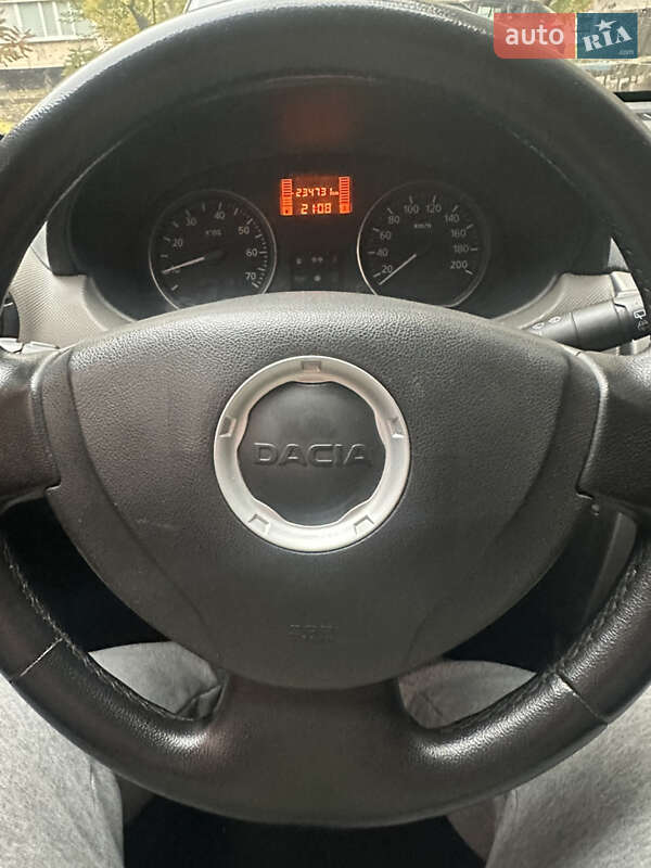 Хэтчбек Dacia Sandero 2009 в Полтаве