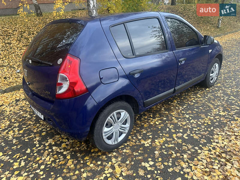 Хэтчбек Dacia Sandero 2009 в Полтаве