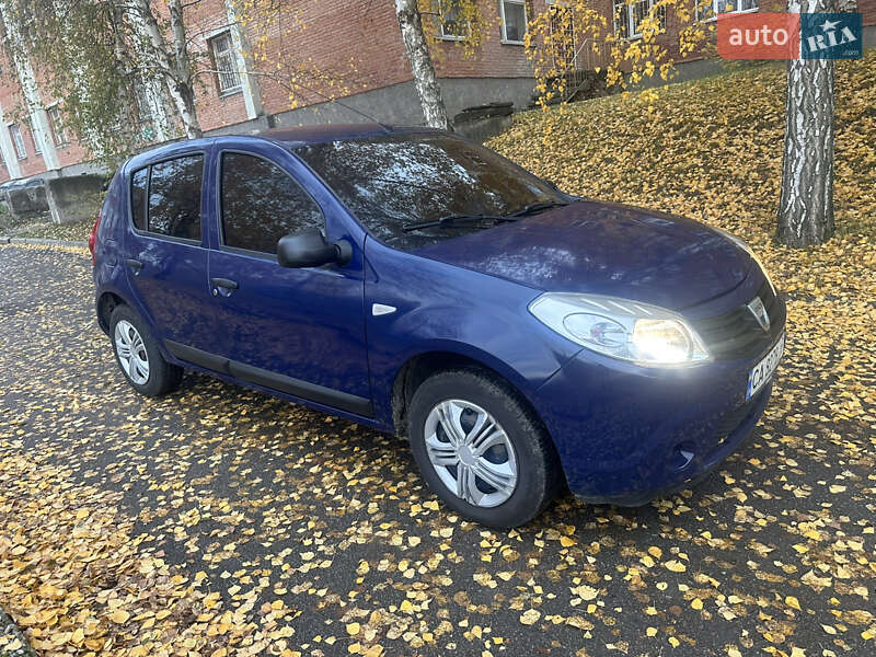 Хэтчбек Dacia Sandero 2009 в Полтаве