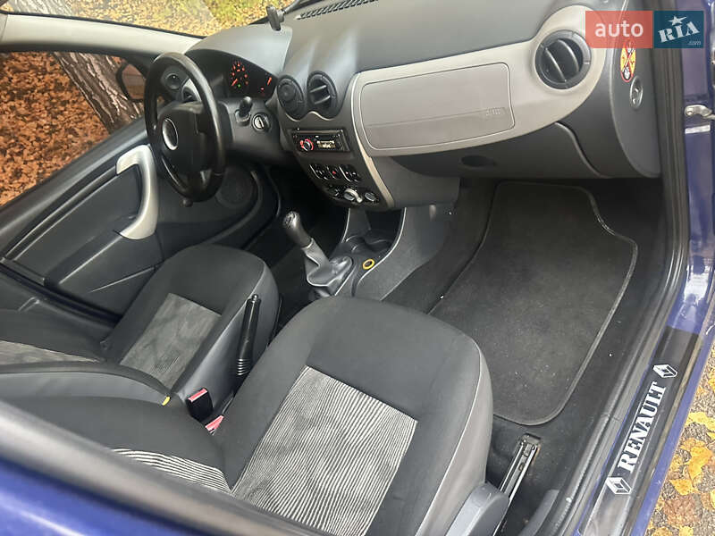 Хэтчбек Dacia Sandero 2009 в Полтаве
