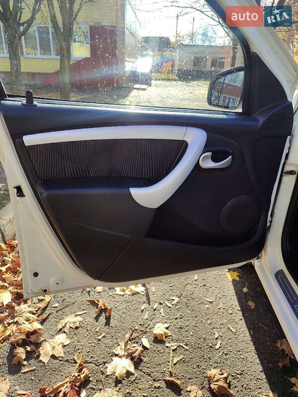 Хетчбек Dacia Sandero 2009 в Дніпрі