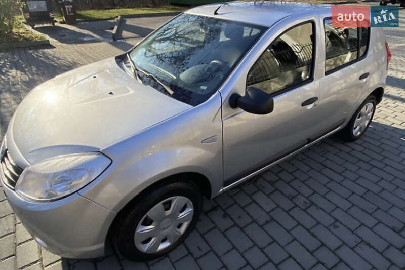 Хэтчбек Dacia Sandero 2009 в Львове