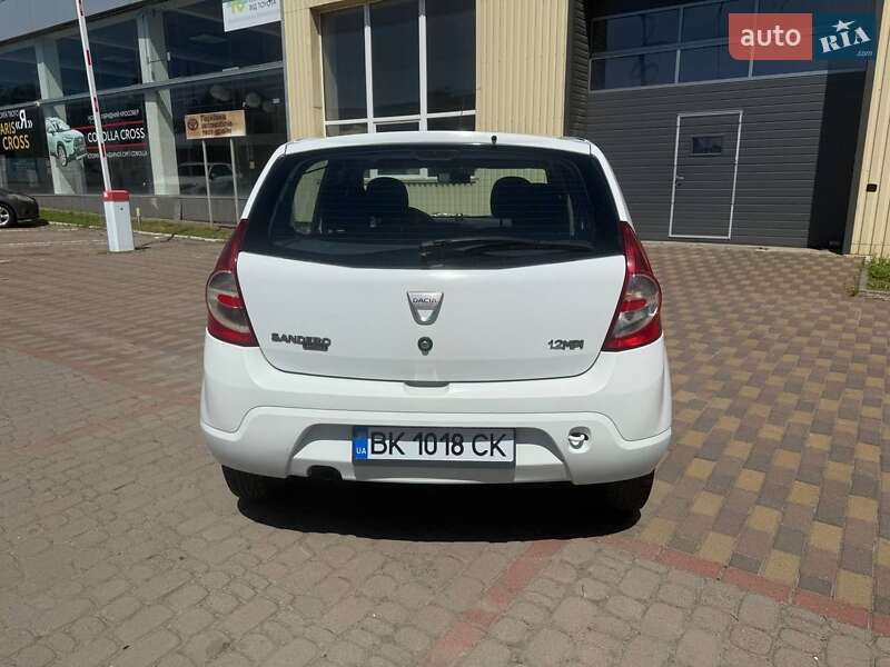 Хэтчбек Dacia Sandero 2011 в Ровно фото 2 Хэтчбек Dacia Sandero 2011 в Ровно