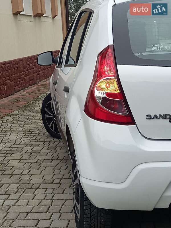 Хэтчбек Dacia Sandero 2009 в Самборе фото 33 Хэтчбек Dacia Sandero 2009 в Самборе