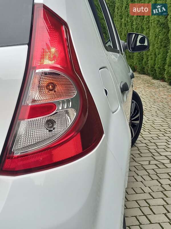 Хэтчбек Dacia Sandero 2009 в Самборе фото 50 Хэтчбек Dacia Sandero 2009 в Самборе