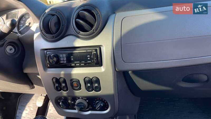 Хэтчбек Dacia Sandero 2009 в Киеве фото 9 Хэтчбек Dacia Sandero 2009 в Киеве