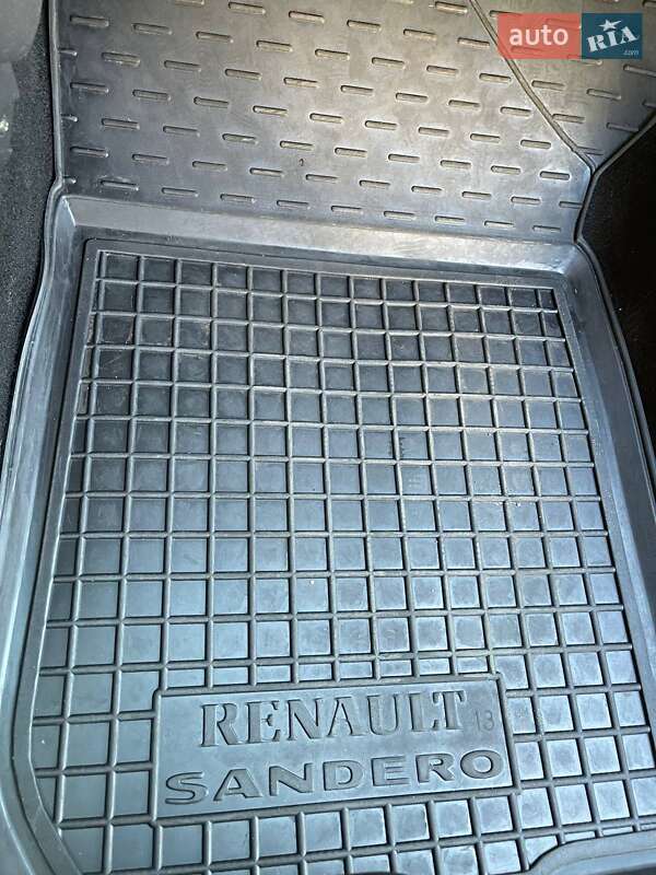 Хэтчбек Dacia Sandero 2009 в Киеве фото 17 Хэтчбек Dacia Sandero 2009 в Киеве