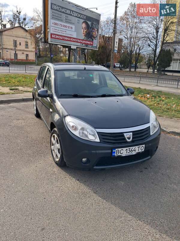 Хэтчбек Dacia Sandero 2011 в Львове