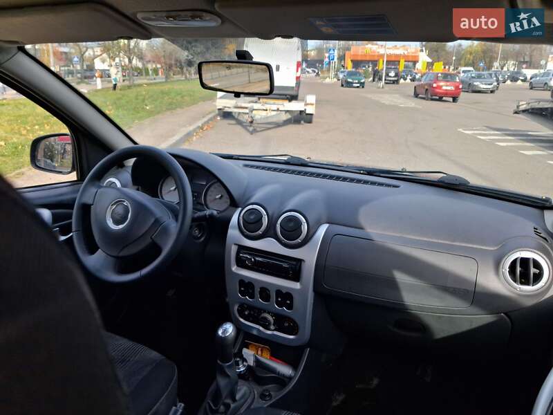 Хэтчбек Dacia Sandero 2011 в Львове