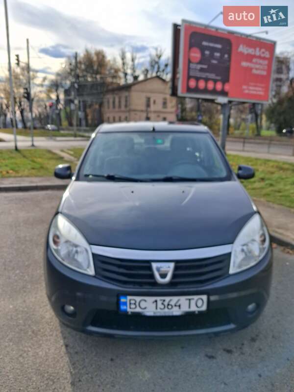 Хэтчбек Dacia Sandero 2011 в Львове