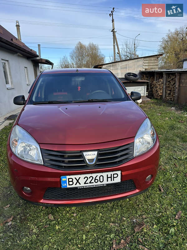 Хэтчбек Dacia Sandero 2009 в Шепетовке