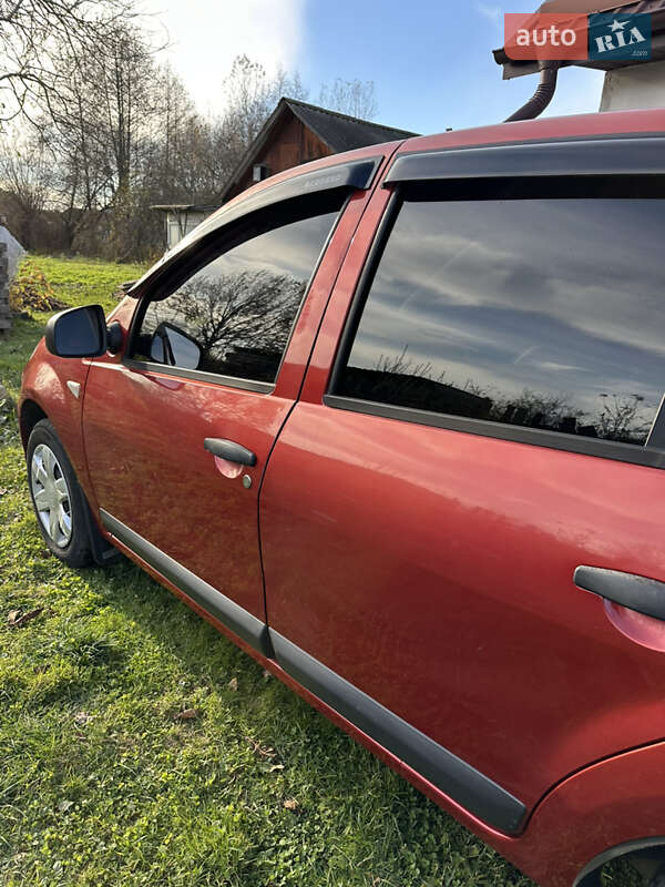 Хэтчбек Dacia Sandero 2009 в Шепетовке