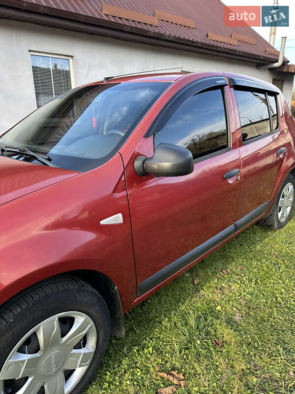 Хэтчбек Dacia Sandero 2009 в Шепетовке