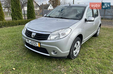 Хэтчбек Dacia Sandero 2009 в Луцке