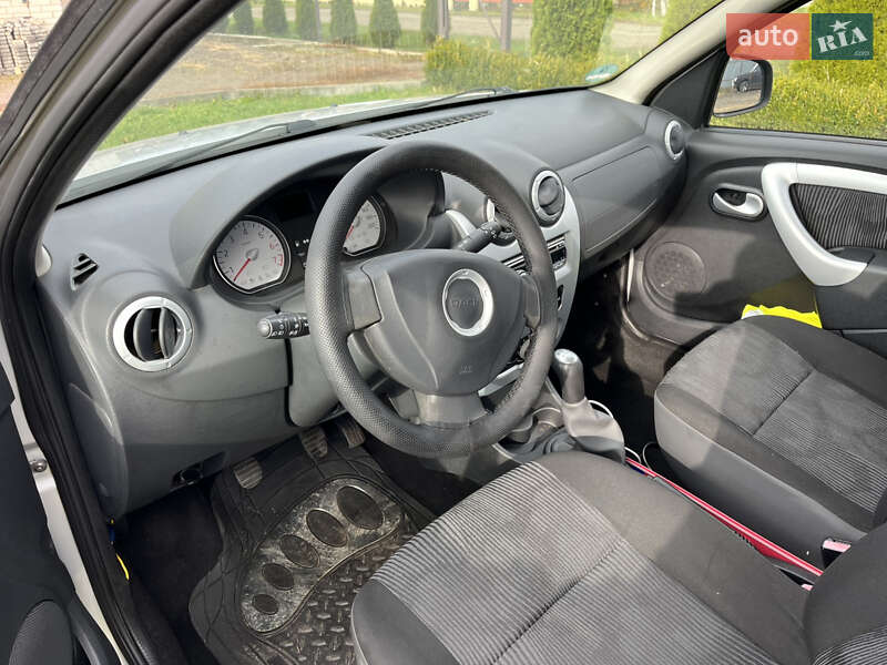 Хетчбек Dacia Sandero 2009 в Луцьку