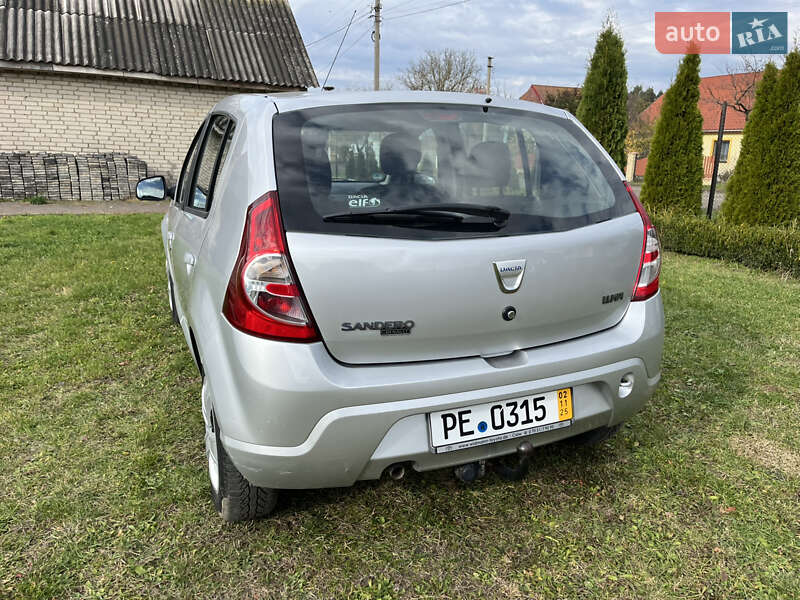 Хетчбек Dacia Sandero 2009 в Луцьку