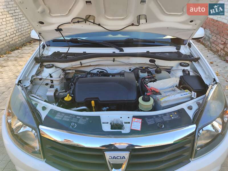 Хетчбек Dacia Sandero 2010 в Лебедині
