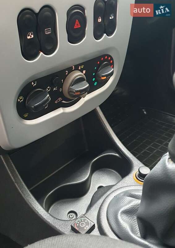 Хэтчбек Dacia Sandero 2009 в Львове фото 27 Хэтчбек Dacia Sandero 2009 в Львове
