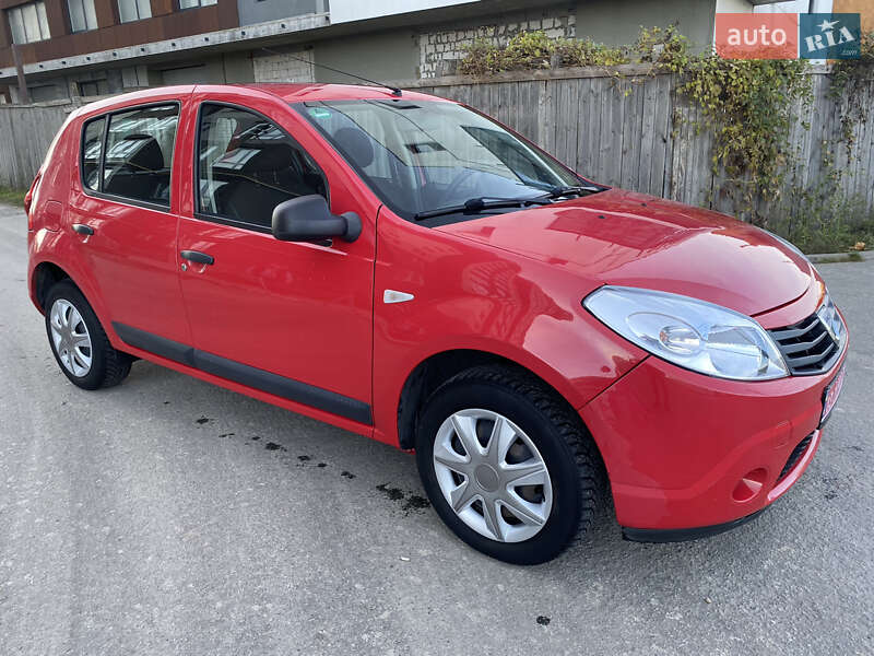Хэтчбек Dacia Sandero 2010 в Киеве