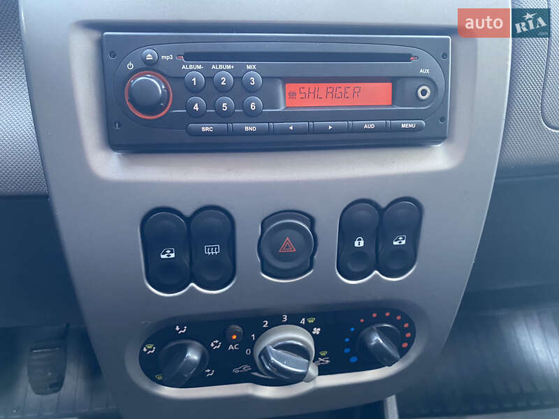 Хэтчбек Dacia Sandero 2010 в Киеве