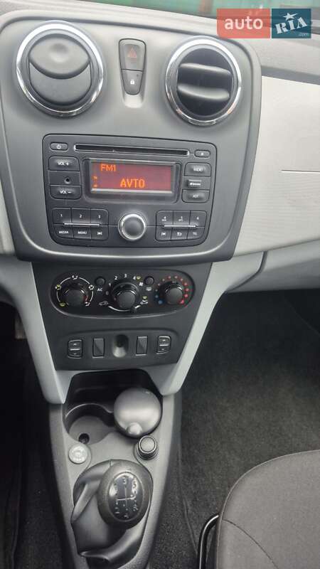 Хэтчбек Dacia Sandero 2013 в Сумах