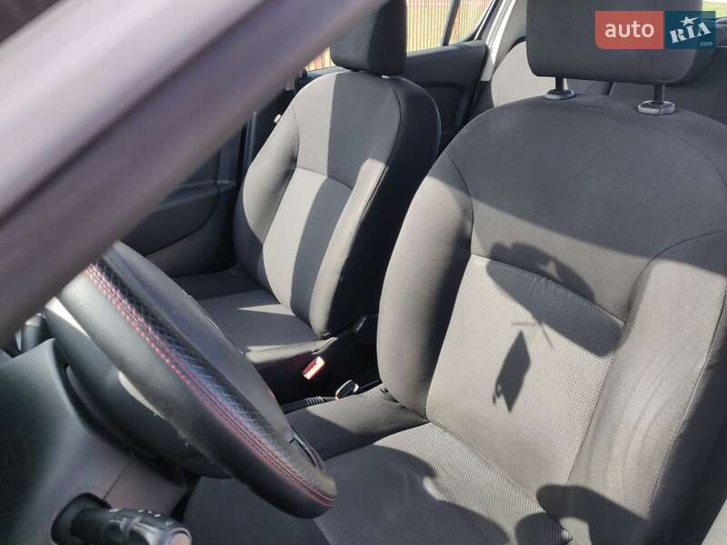 Хэтчбек Dacia Sandero 2013 в Луцке