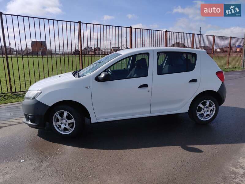 Хэтчбек Dacia Sandero 2013 в Луцке