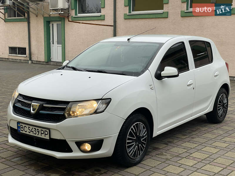 Хэтчбек Dacia Sandero 2016 в Стрые