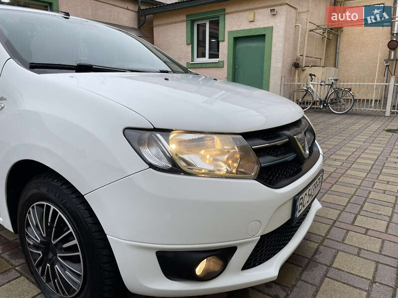 Хэтчбек Dacia Sandero 2016 в Стрые