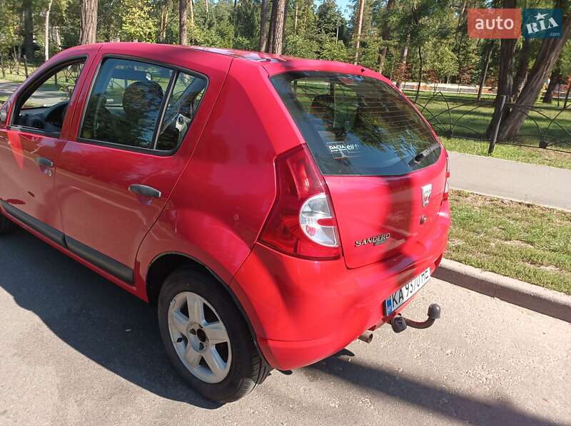Хетчбек Dacia Sandero 2009 в Києві
