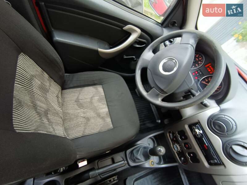 Хетчбек Dacia Sandero 2009 в Києві