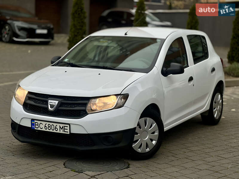 Хэтчбек Dacia Sandero 2015 в Ивано-Франковске