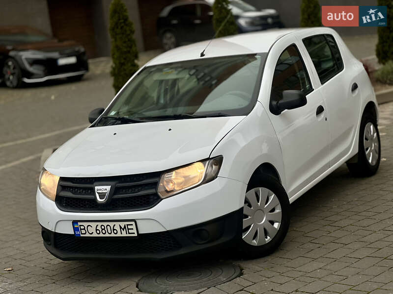 Хэтчбек Dacia Sandero 2015 в Ивано-Франковске