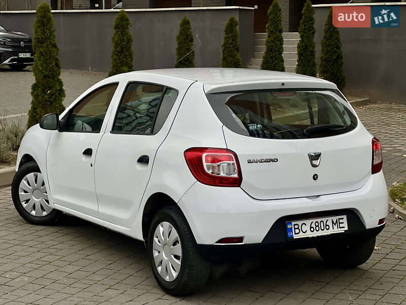 Хэтчбек Dacia Sandero 2015 в Ивано-Франковске