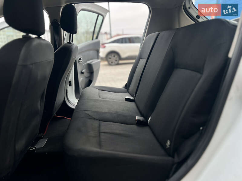 Хэтчбек Dacia Sandero 2015 в Ивано-Франковске