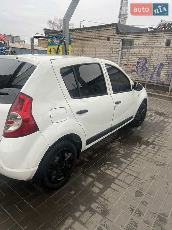 Хетчбек Dacia Sandero 2011 в Луцьку