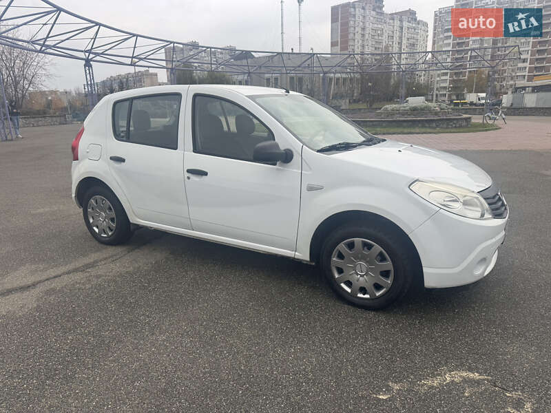 Хэтчбек Dacia Sandero 2012 в Киеве фото 2 Хэтчбек Dacia Sandero 2012 в Киеве