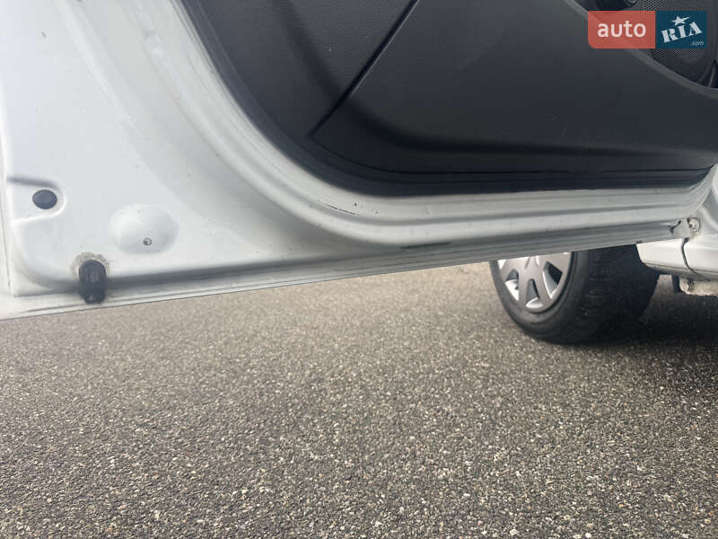 Хэтчбек Dacia Sandero 2012 в Киеве фото 15 Хэтчбек Dacia Sandero 2012 в Киеве