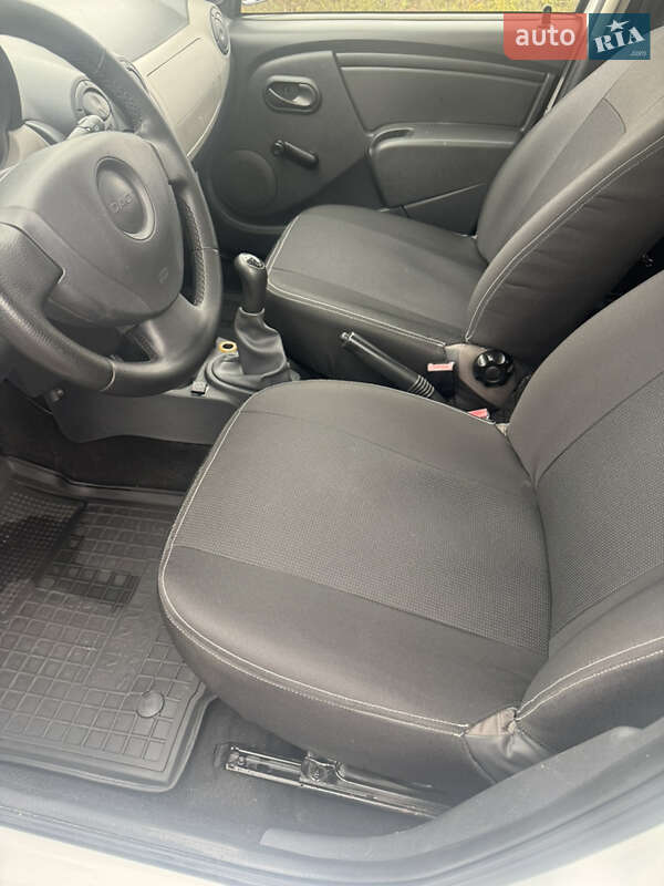 Хэтчбек Dacia Sandero 2012 в Киеве фото 24 Хэтчбек Dacia Sandero 2012 в Киеве