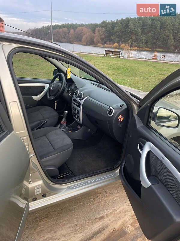 Хэтчбек Dacia Sandero 2008 в Чернигове