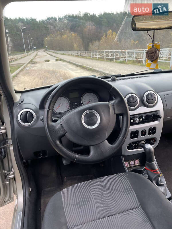 Хэтчбек Dacia Sandero 2008 в Чернигове