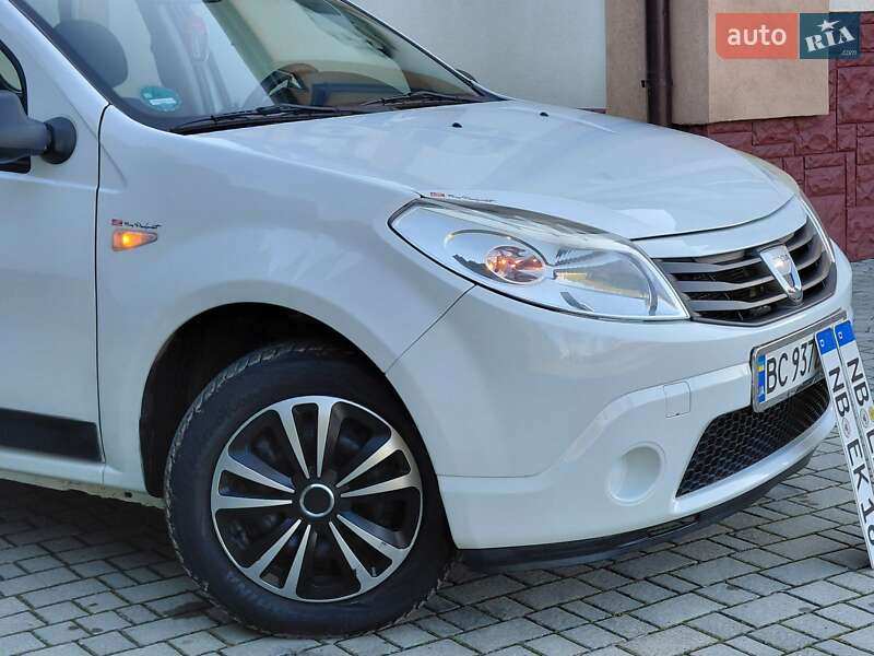 Хэтчбек Dacia Sandero 2010 в Самборе фото 22 Хэтчбек Dacia Sandero 2010 в Самборе