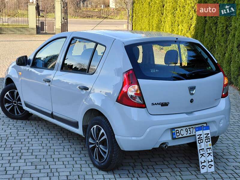 Хэтчбек Dacia Sandero 2010 в Самборе фото 36 Хэтчбек Dacia Sandero 2010 в Самборе