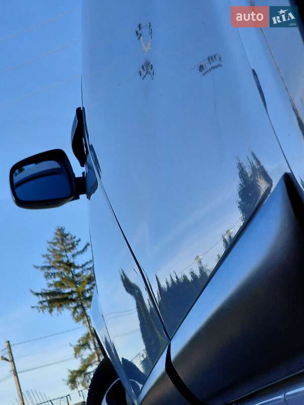 Хэтчбек Dacia Sandero 2010 в Самборе фото 44 Хэтчбек Dacia Sandero 2010 в Самборе