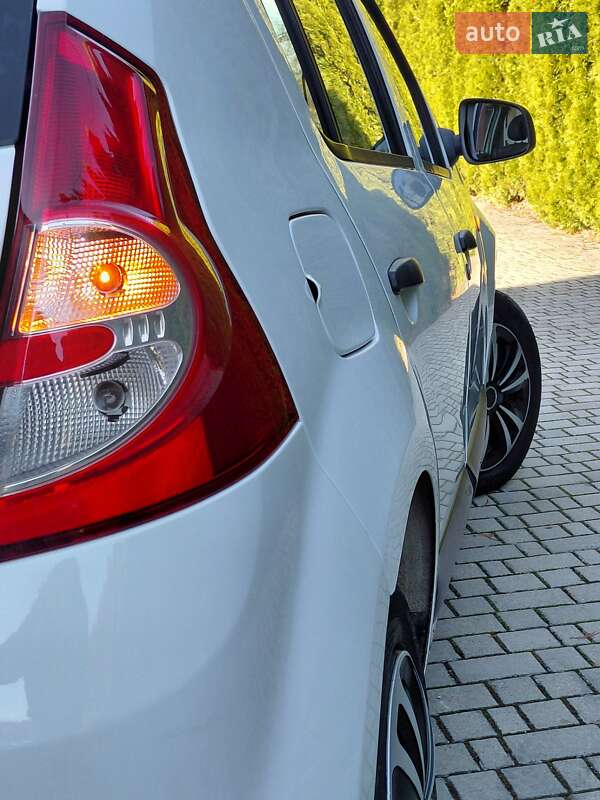 Хэтчбек Dacia Sandero 2010 в Самборе фото 56 Хэтчбек Dacia Sandero 2010 в Самборе