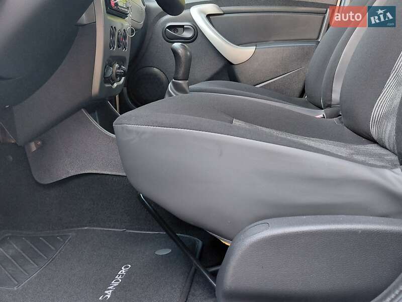 Хэтчбек Dacia Sandero 2010 в Самборе фото 64 Хэтчбек Dacia Sandero 2010 в Самборе