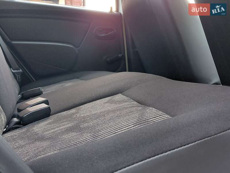 Хэтчбек Dacia Sandero 2010 в Самборе фото 76 Хэтчбек Dacia Sandero 2010 в Самборе