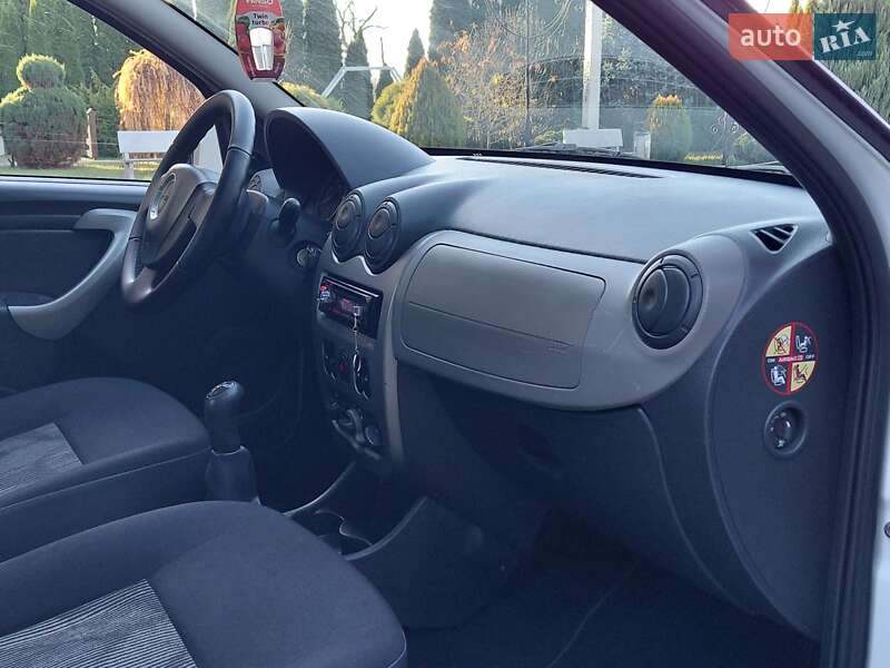 Хэтчбек Dacia Sandero 2010 в Самборе фото 79 Хэтчбек Dacia Sandero 2010 в Самборе