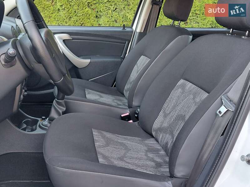 Хэтчбек Dacia Sandero 2010 в Самборе фото 97 Хэтчбек Dacia Sandero 2010 в Самборе